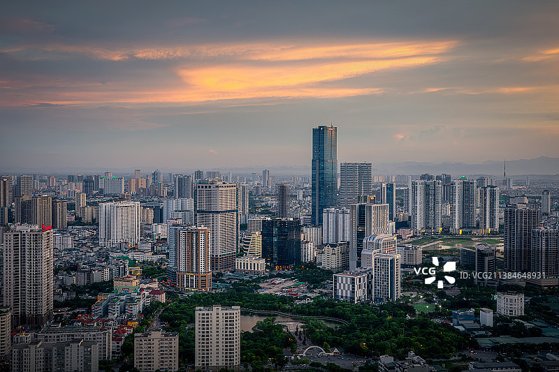 日落时分越南河内城市建筑鸟瞰图片素材