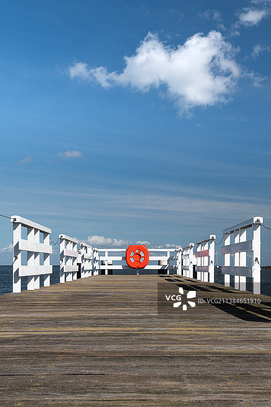 荷兰梅德姆布利克码头救生圈图片素材