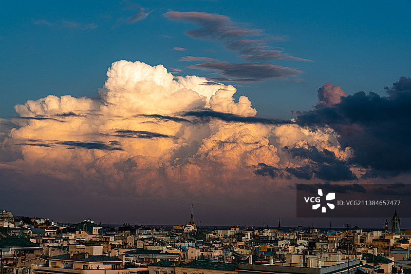 西班牙巴塞罗那锡切斯日落景观图片素材