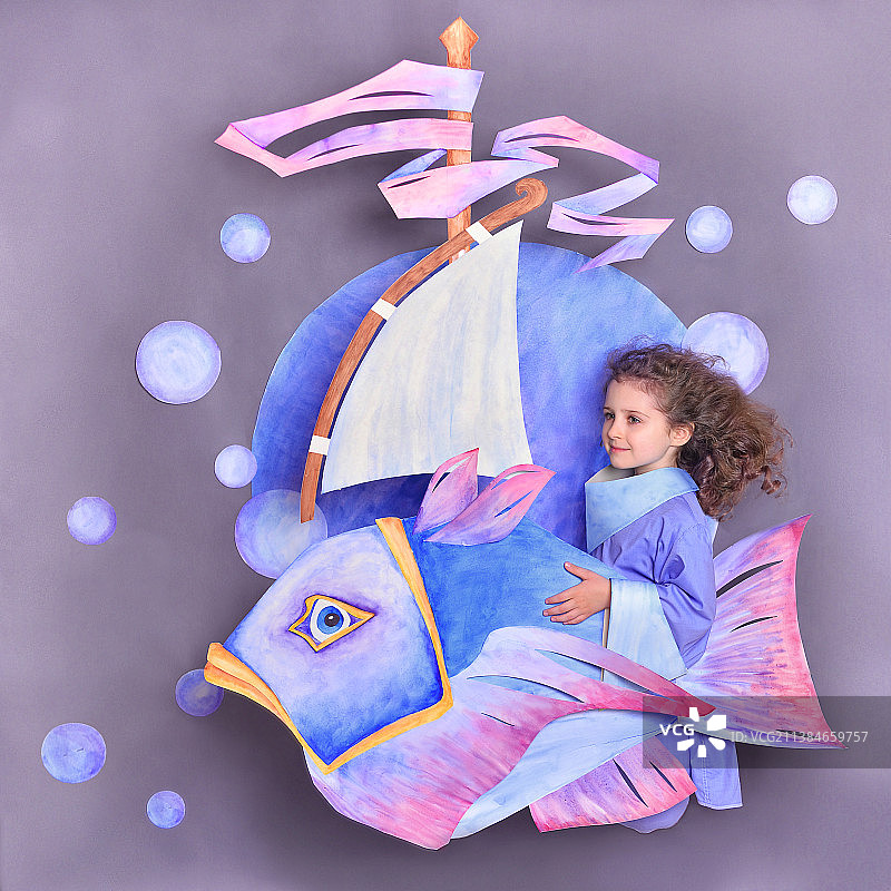 抱着泰迪熊的女孩图片素材