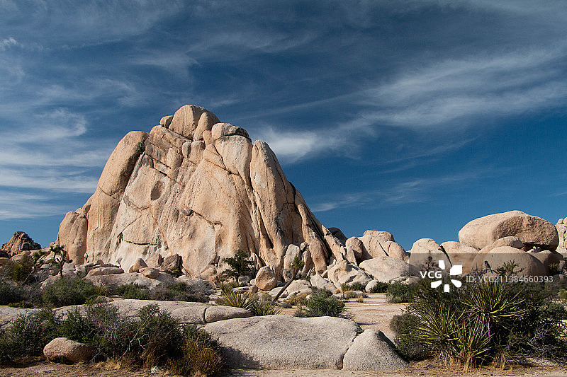 美国加利福尼亚州约书亚树国家公园的岩层图片素材