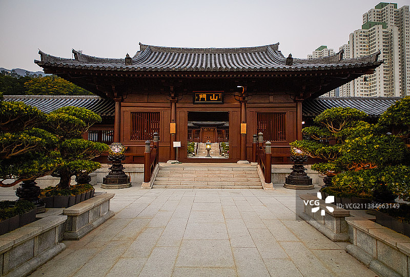 香港 钻石山 南莲园池 琉璃瓦 灯柱 香炉图片素材