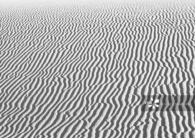 白色沙丘上的涟漪，沙子的全画幅照片图片素材