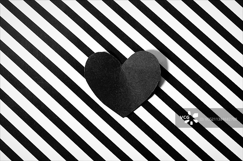 窗户上的心形特写图片素材