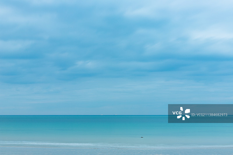 法国诺曼底剑滩长曝光海景图片素材