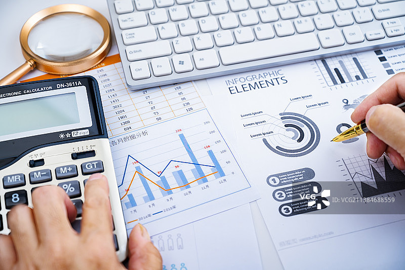 精打细算核算金融保险财务数据图片素材