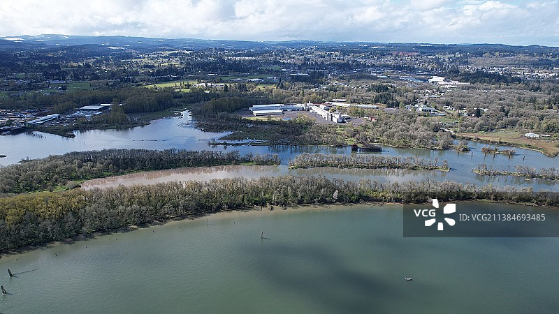 高角度拍摄天空下的湖泊，圣海伦斯，俄勒冈州，美国图片素材