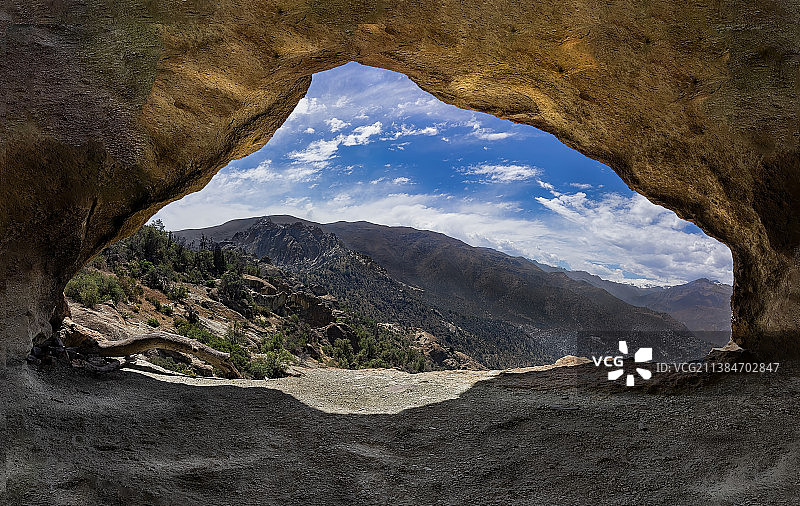 智利山洞中的山脉风光图片素材