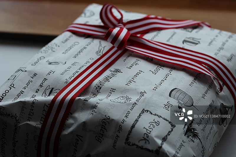 桌子上纸张的高角度视图图片素材