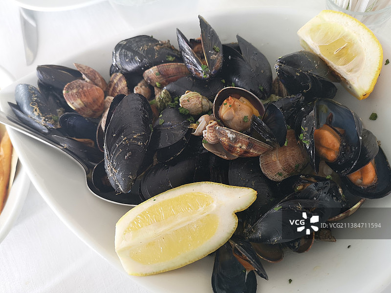 意大利皮埃蒙特王子大街贻贝盘高角度场景图片素材