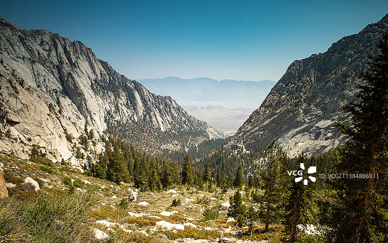 惠特尼山风光，美国加利福尼亚州惠特尼山小径的壮丽山景图片素材