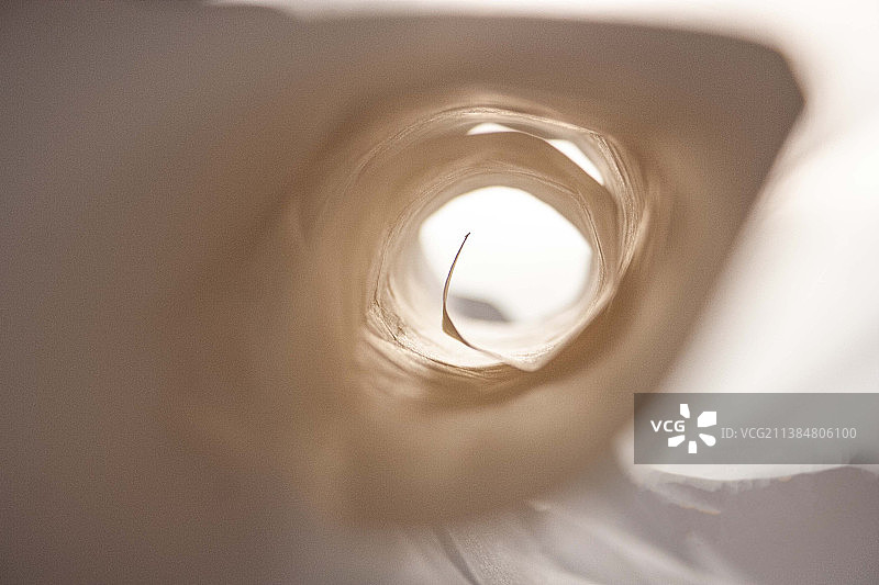 纸隧道螺旋图案的特写图片素材