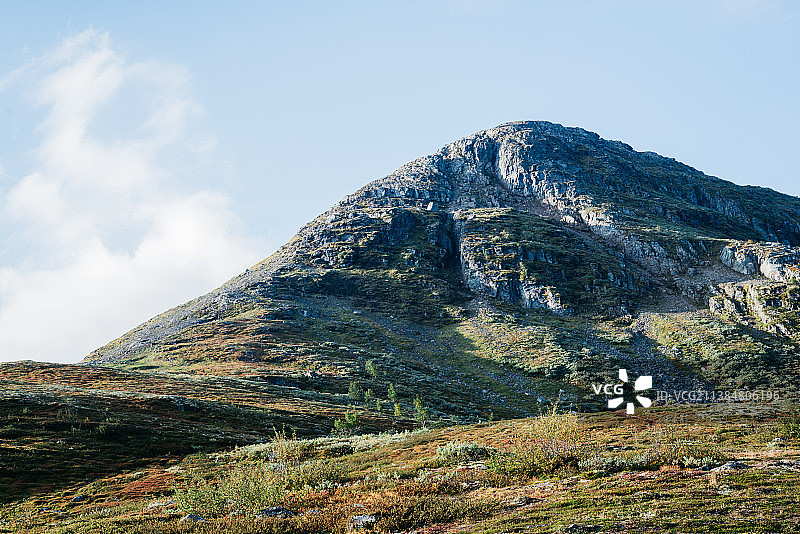天空下的山脉低角度景观，挪威松恩-菲尤拉讷郡阿尔兰图片素材