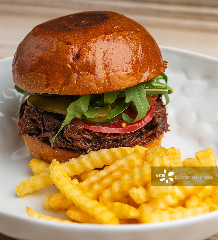 盘中汉堡特写图片素材