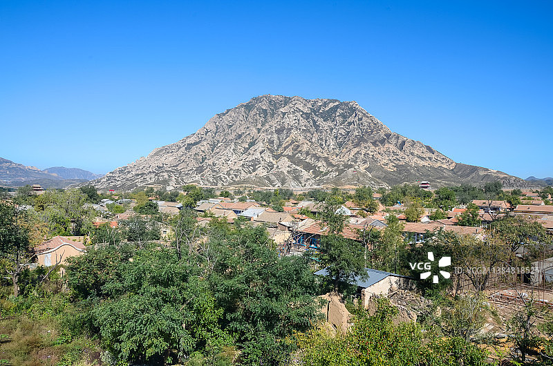 高视角拍摄鸡鸣山下的鸡鸣驿古驿站图片素材