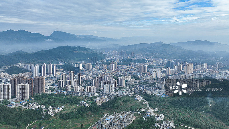 贵州省遵义市道真仡佬族苗族自治县，县城夏日风光图片素材