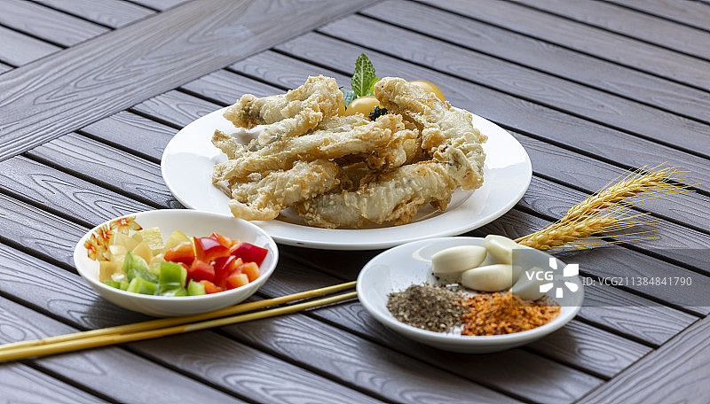 油炸椒盐东海小白龙鱼美食摄影图片素材
