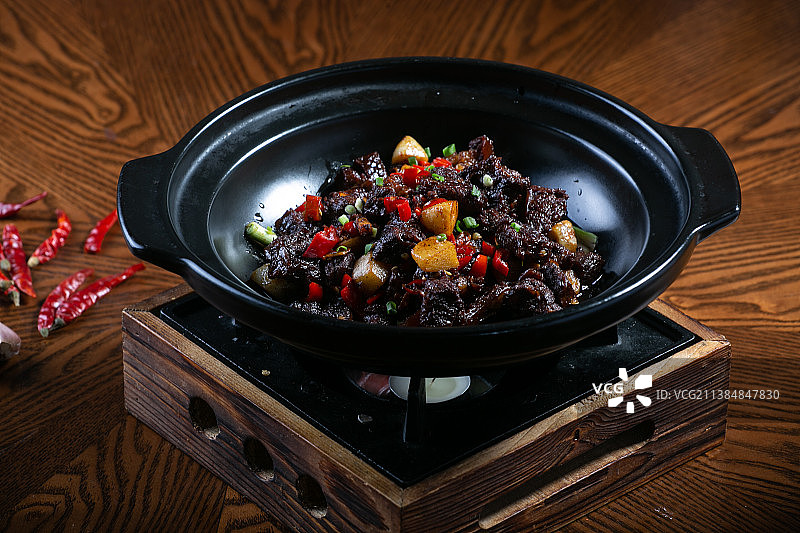 砂锅牛腩图片素材