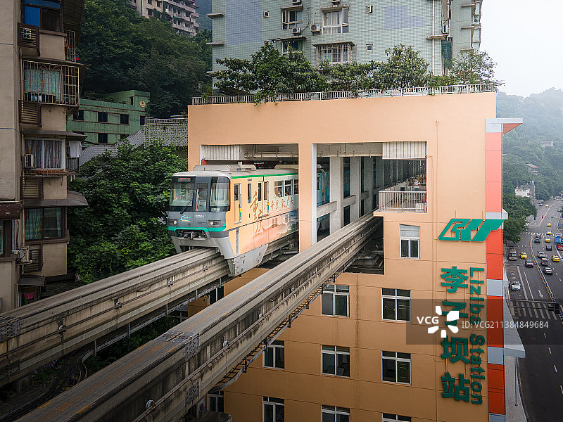 重庆李子坝轻轨站图片素材