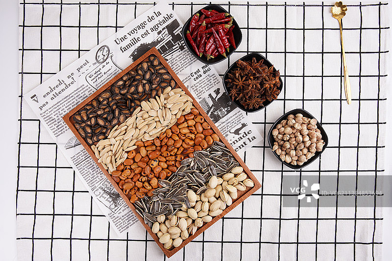 瓜子花生干杂摆盘背景图片素材