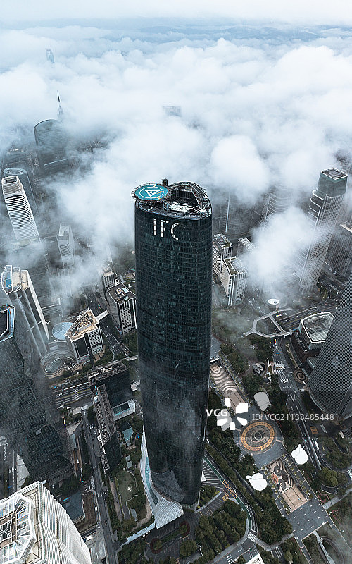 广州国际金融中心ifc西塔云端穿云图片素材