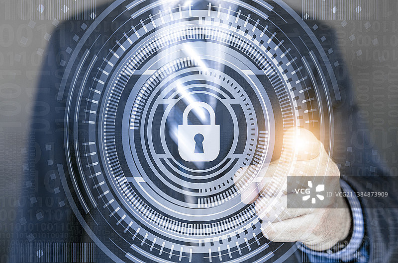 男性商务人士用手指触摸屏幕上显示的图标图片素材