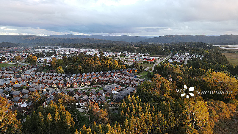 智利瓦尔迪维亚城镇景观高角度照片图片素材