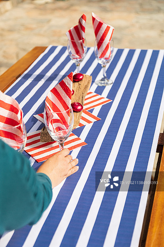 用桌布装饰的餐桌图片素材