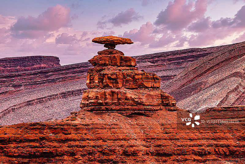 犹他州墨西哥帽岩石层景观，美国图片素材