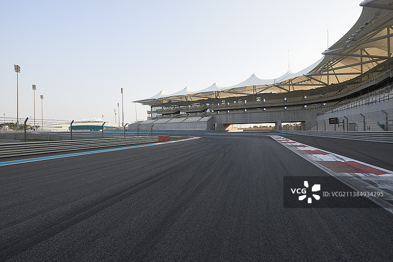 F1国际赛车场观众看台汽车赛道图片素材
