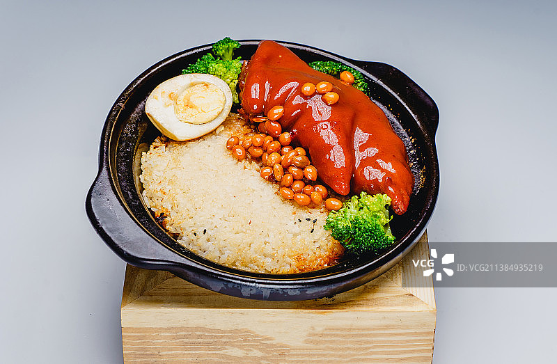 红烧猪蹄盖饭图片素材