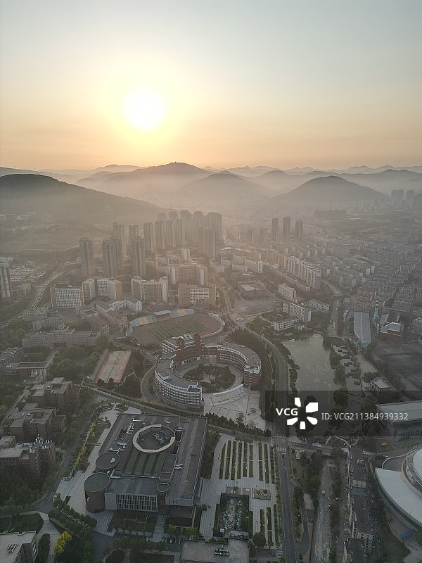 大连海事大学的日落时分图片素材