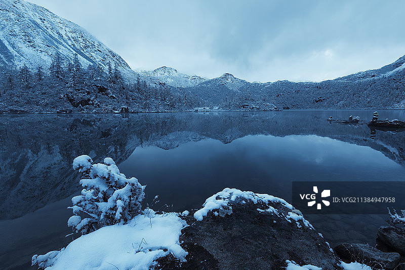 雪后葫芦海 丹巴党岭图片素材