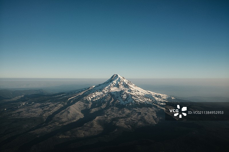 金色时分飞机上的胡德山图片素材