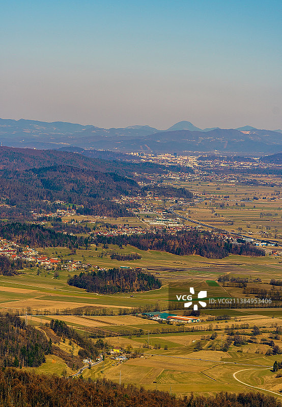 斯洛文尼亚弗尔赫尼卡圣弗尔赫尼卡天空下的景观高角度视图图片素材