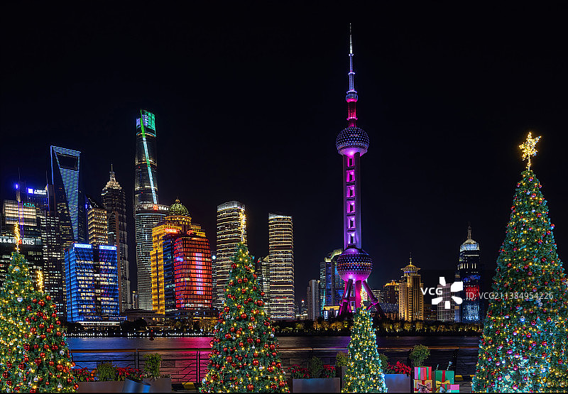 上海北外滩的圣诞灯饰图片素材