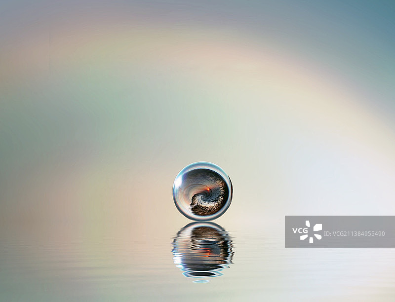 桌子上的水滴特写图片素材