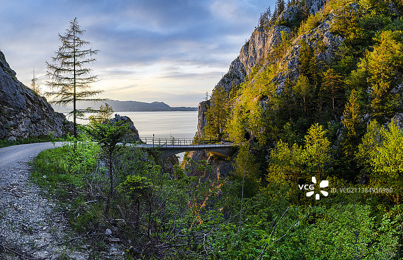 通往特劳恩湖的道路，奥地利格蒙登图片素材