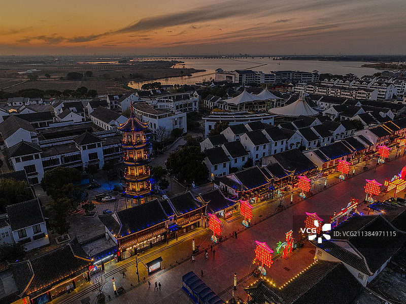 苏州周庄水乡古镇黄昏风景--全福塔图片素材