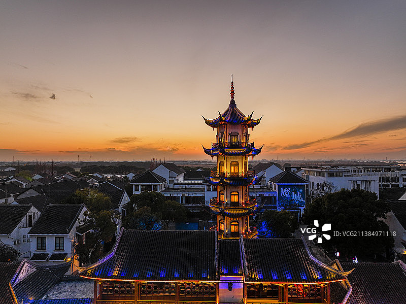 苏州周庄水乡古镇黄昏风景--全福塔图片素材