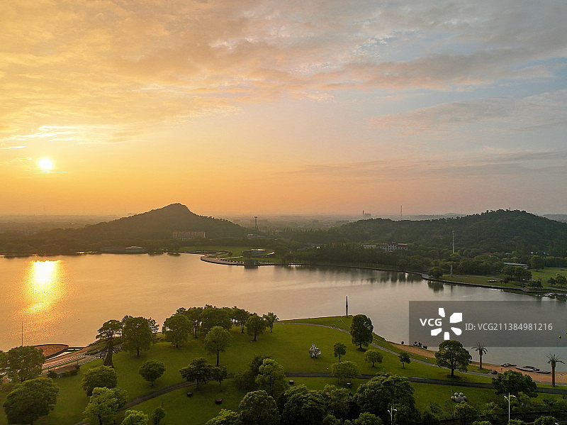 月湖雕塑公园晚霞图片素材