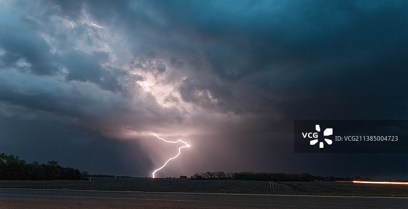 美国堪萨斯州普莱森特市海面风暴云闪电美景图片素材