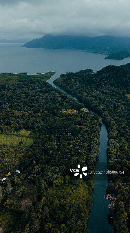 洪都拉斯树木天空下的河流高角度景观图片素材