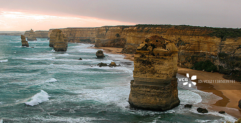 澳大利亚维多利亚州十二使徒岩的日落海景图片素材