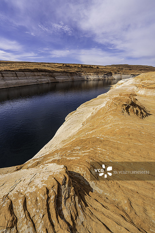 鲍威尔湖和格伦峡谷，海滩的风景，美国亚利桑那州科科尼诺县图片素材