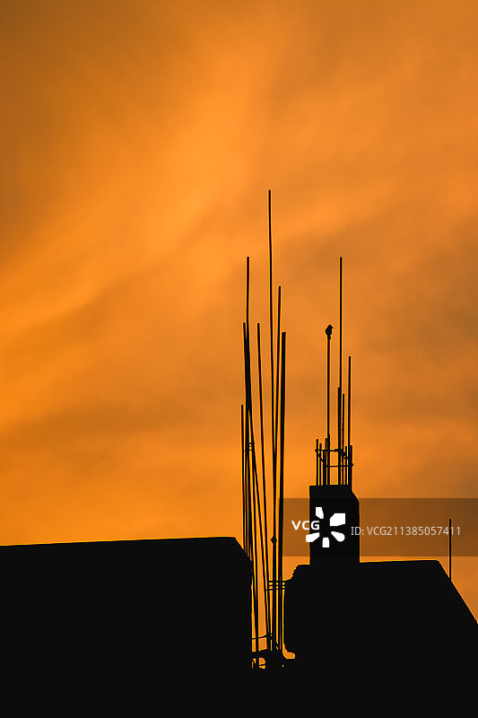 孟加拉国达卡，日落时分的建筑物剪影图片素材