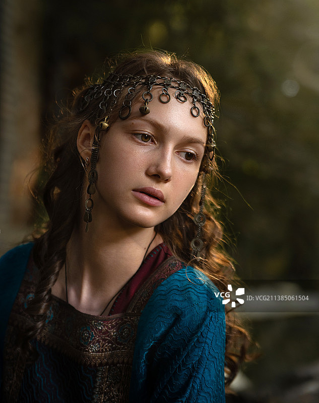 乌克兰年轻女子肖像图片素材