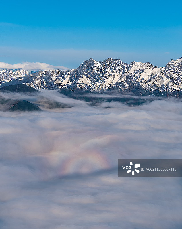 川西达瓦更扎的日出图片素材