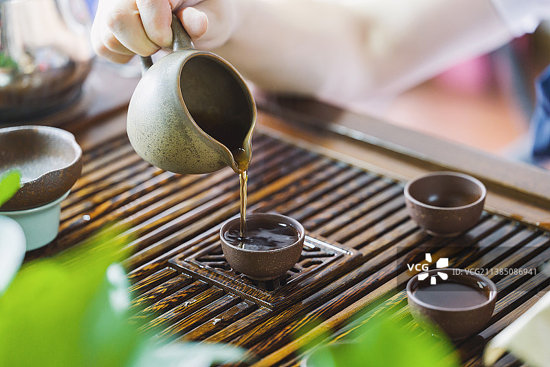 倒茶，冲茶图片素材
