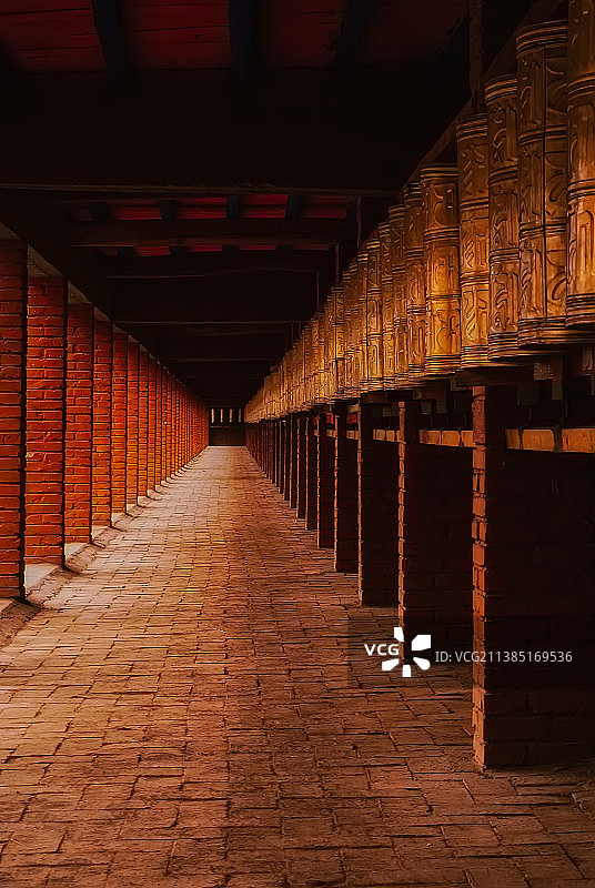 隆务寺转经筒廊图片素材